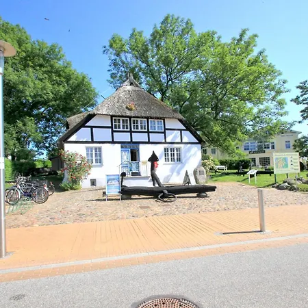 Διαμέρισμα Mit Meerblick, Gratis Nutzung Vom Ahoi Erlebnisbad Und Sauna In Sellin - Haus Blick Zur 04